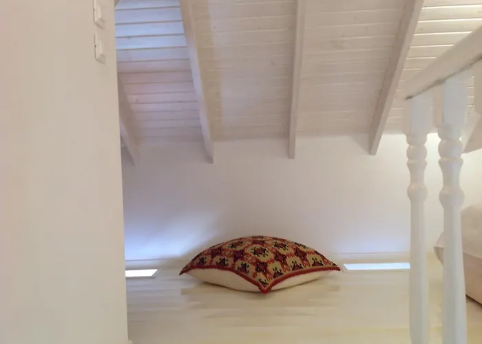 Amalia Harbor Халки